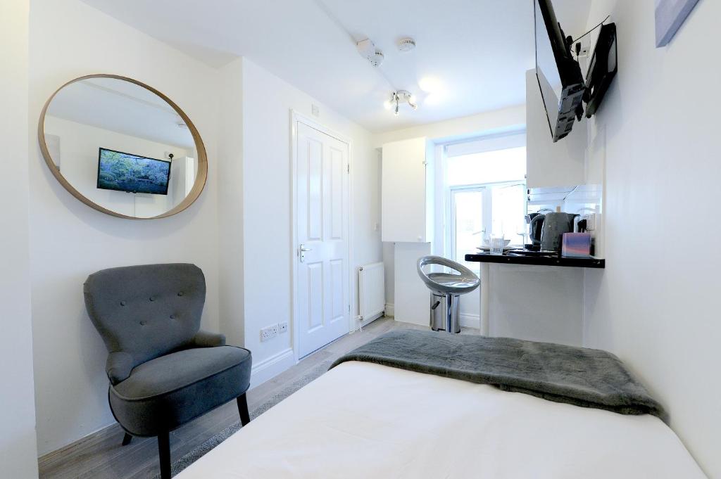 London Studios Very Close to Central Line Underground Shepherds Bush and Westfield Newly Refurbished - Studio