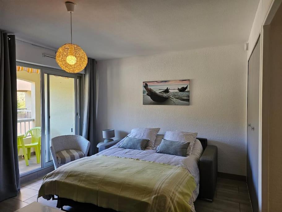 Кровать или кровати в номере Petit paradis à 200m de la plage! Terrasse-Wifi-Parking-clim