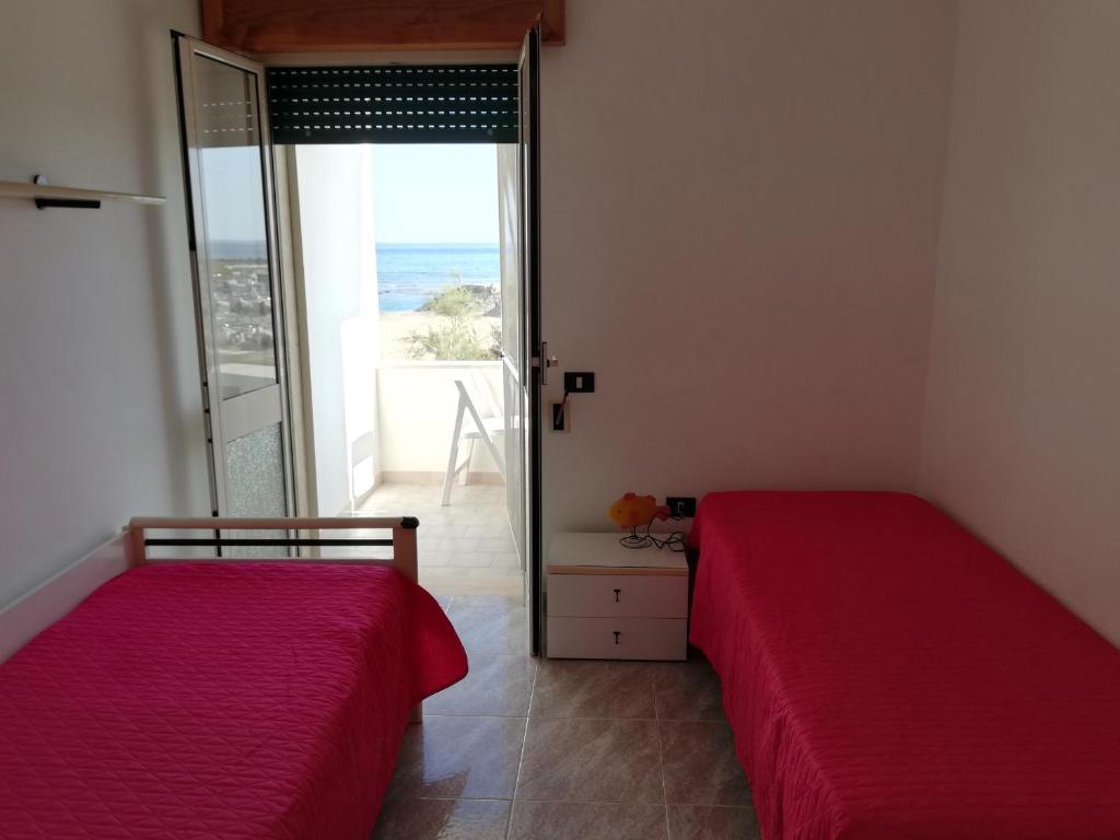Postel nebo postele na pokoji v ubytování 054 e 055 Spiaggia direttamente sulla spiaggia di SalentoInVacanza.Com