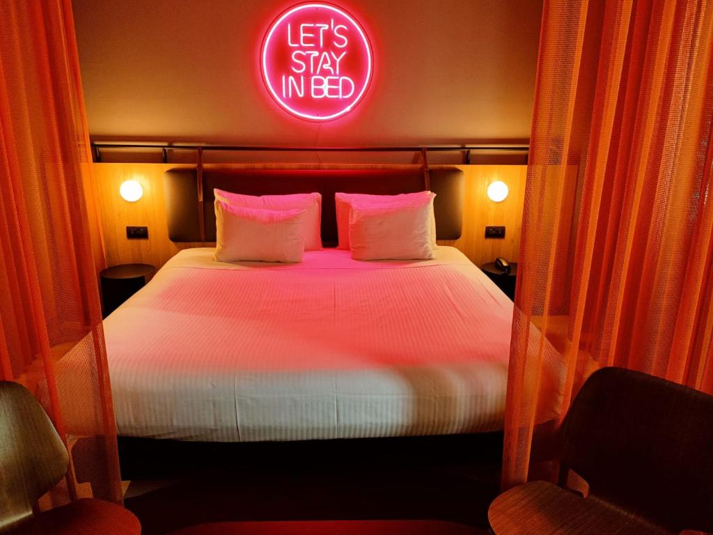 Postel nebo postele na pokoji v ubytování Stay Hotel