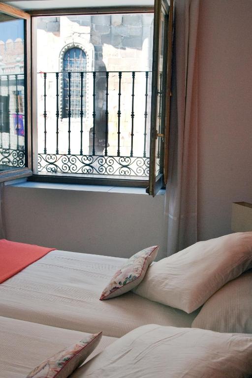 Postel nebo postele na pokoji v ubytování Gran Hostal San Segundo
