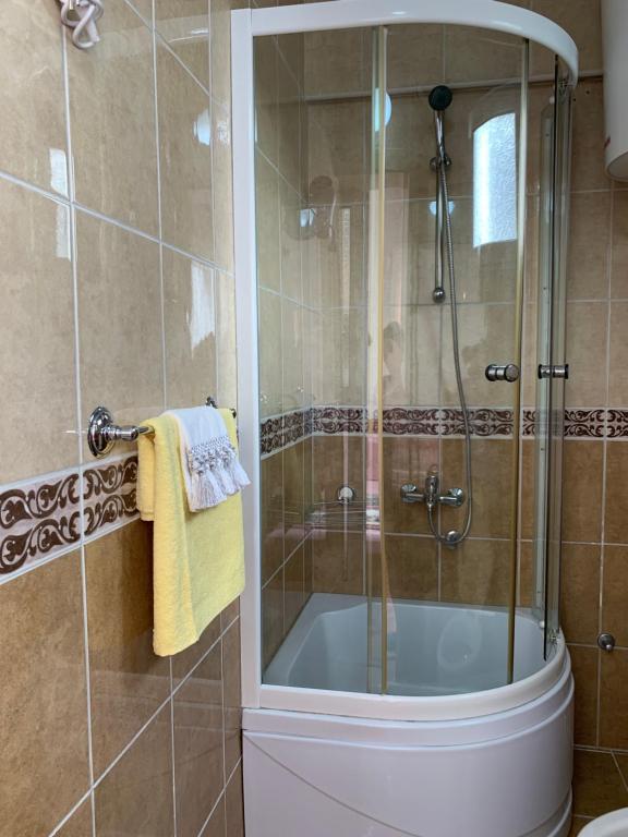 Kupatilo u objektu Guest House Nuhii