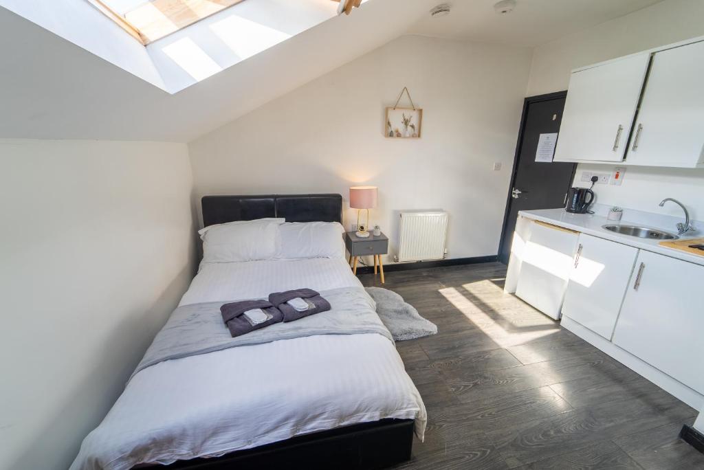 STAY SA Spacious studios next to UOB and 10min to the City! - Studio