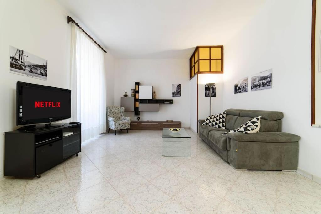 a living room with a couch and a tv at [Casa vacanze “In Centro”] in Salerno