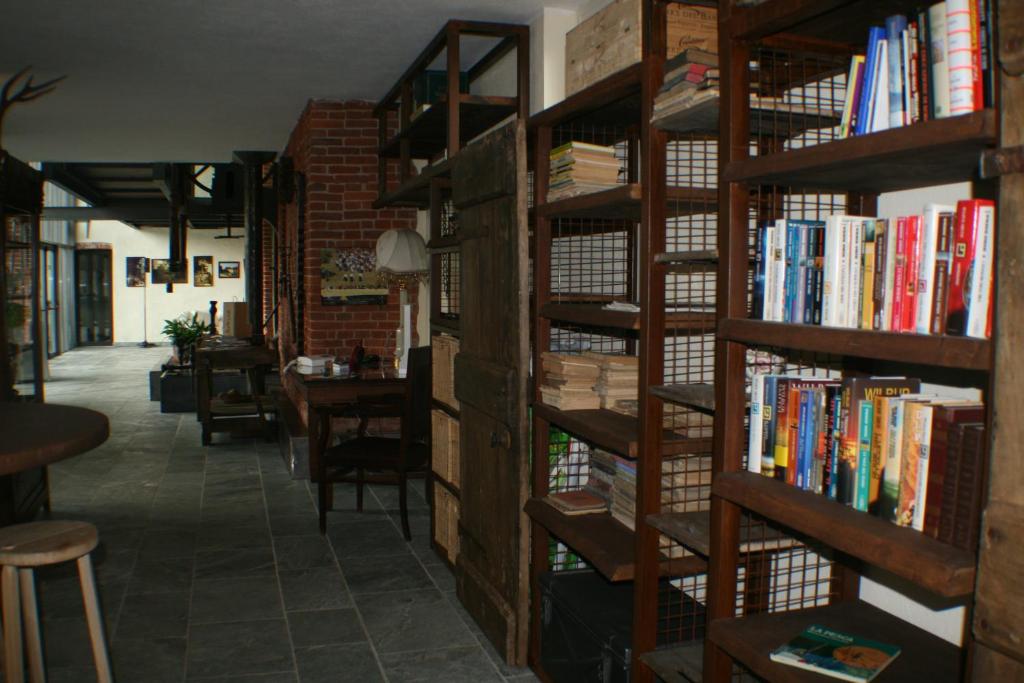 Perpustakaan di the country house