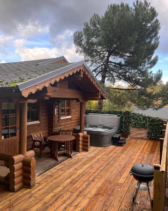 Romantic Log Cabin With Hot Tub, Leominster – Updated 2024 Prices