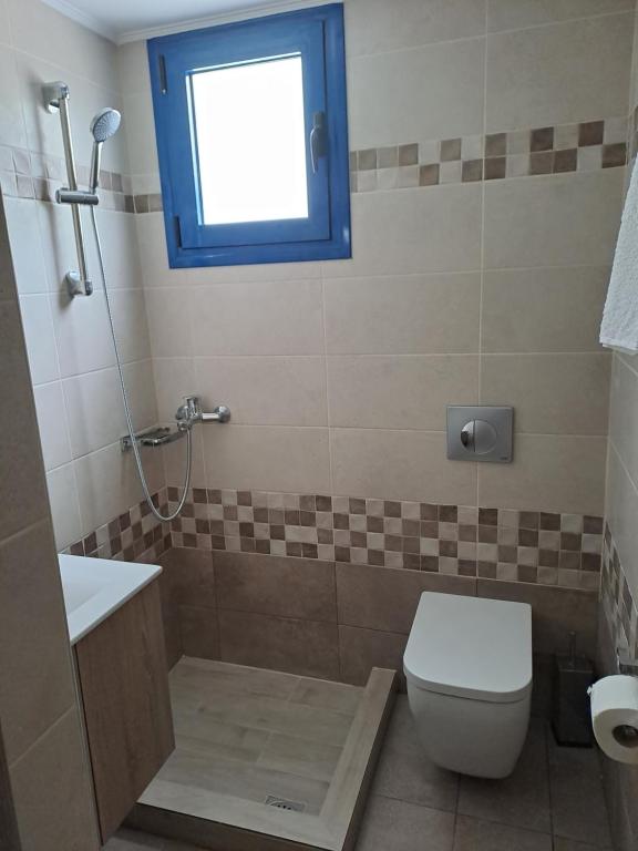 A bathroom at Déjà Blue