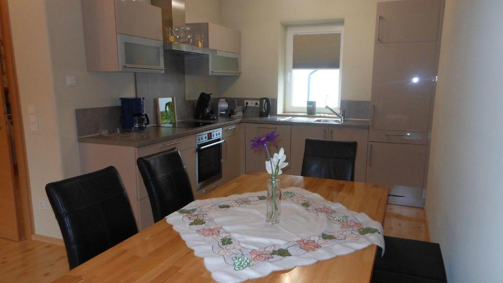 Kuchyň nebo kuchyňský kout v ubytování Holiday Home Weingut Mertes