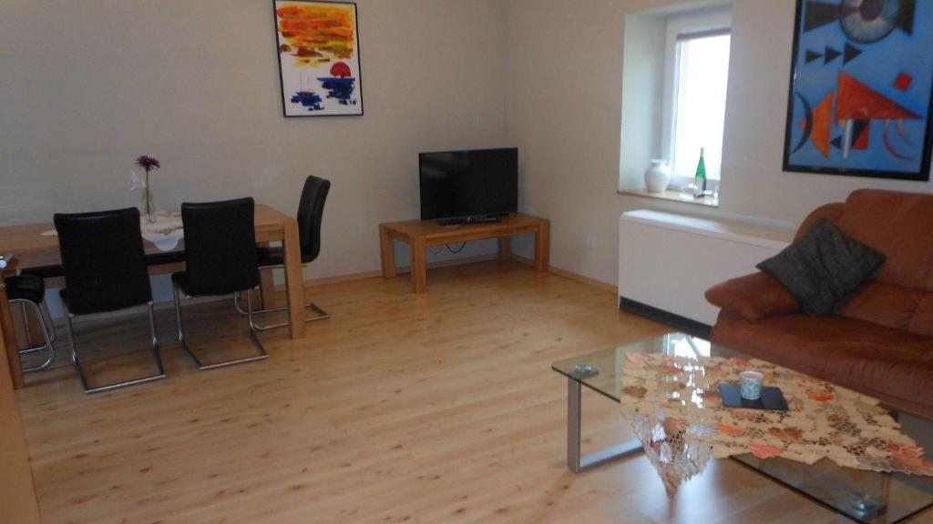 TV a/nebo společenská místnost v ubytování Holiday Home Weingut Mertes