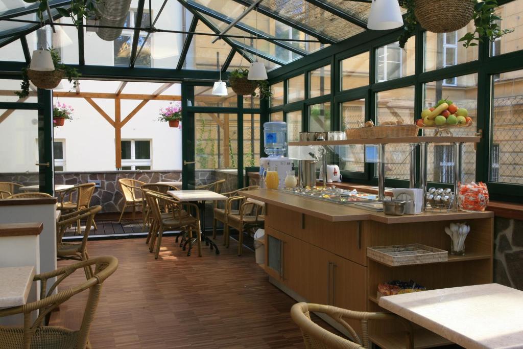 Restauracja lub miejsce do jedzenia w obiekcie Anna Hotel