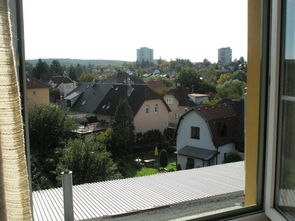 Nespecifikovaný výhled na destinaci Říčany nebo výhled na město při pohledu z penzionu