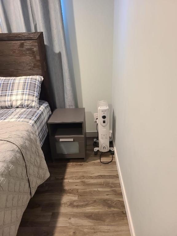 Postel nebo postele na pokoji v ubytování Winnipeg Peace Home