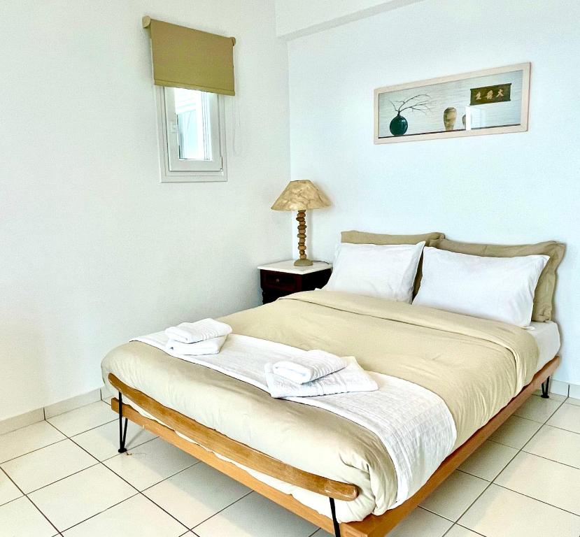 A bed or beds in a room at villa hena