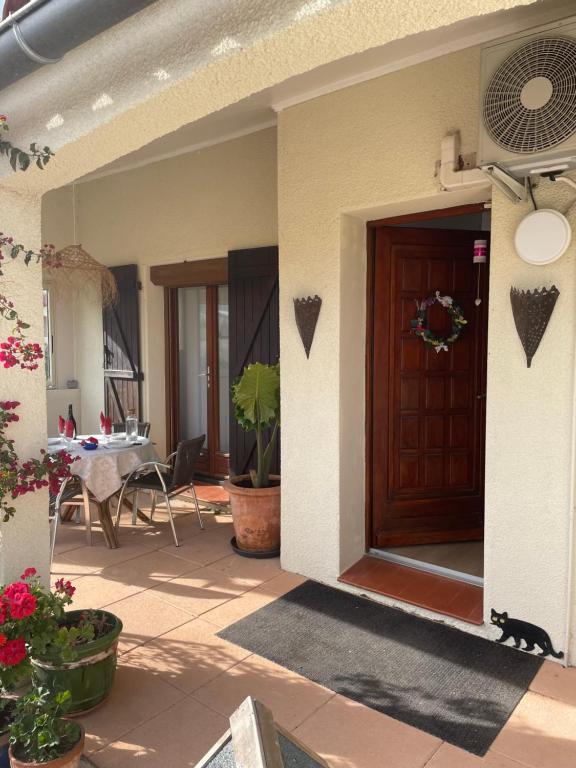 a cat is standing in front of a door at Villa Hélios in Canet-en-Roussillon