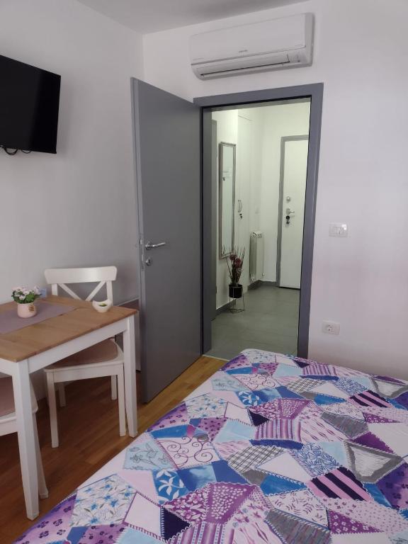 Łóżko lub łóżka w pokoju w obiekcie Room Armani