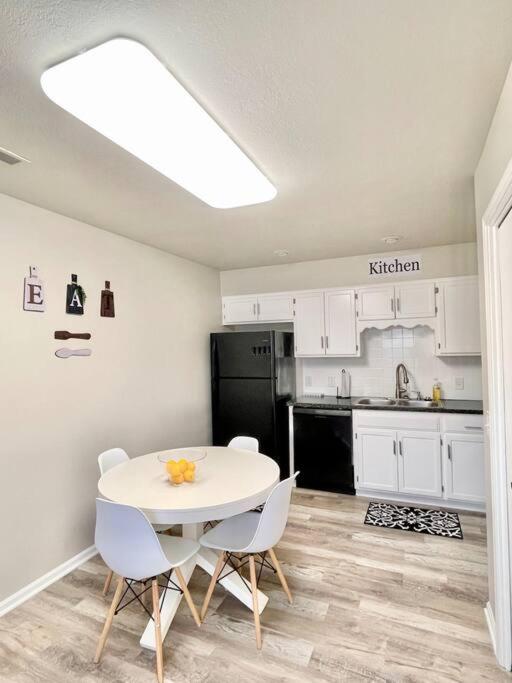 Lake Town Townhouse, Smithville (updated prices 2024)