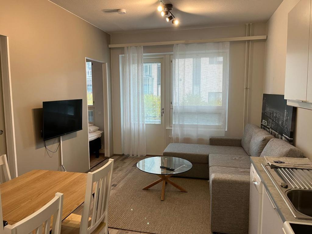 Μια τηλεόραση ή/και κέντρο ψυχαγωγίας στο Tammela Apartments