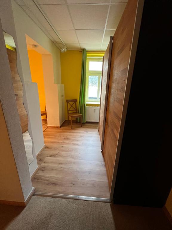 Fotografie z fotogalerie ubytování Ferienwohnung Elsterveilchen 100 m bis zur Soletherme und Theater v destinaci Bad Elster