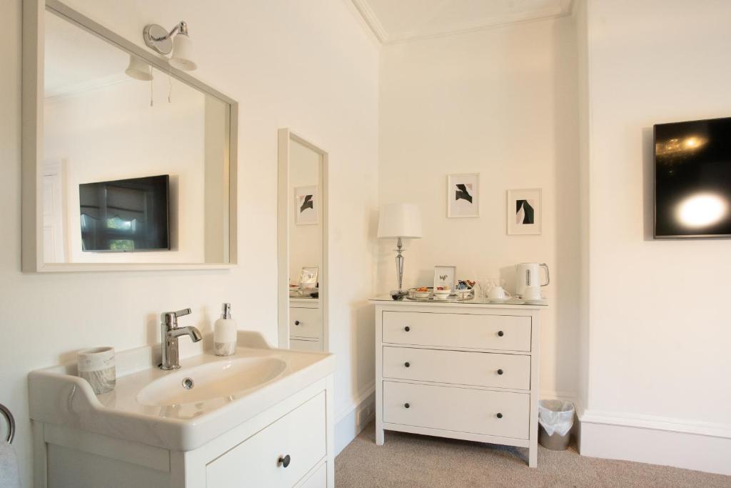 3 Bedroom villa attached to Host home free parking photo