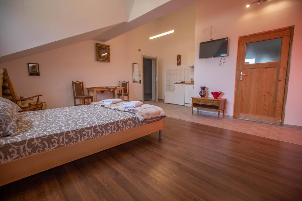 Postel nebo postele na pokoji v ubytování Apartmani Lazić