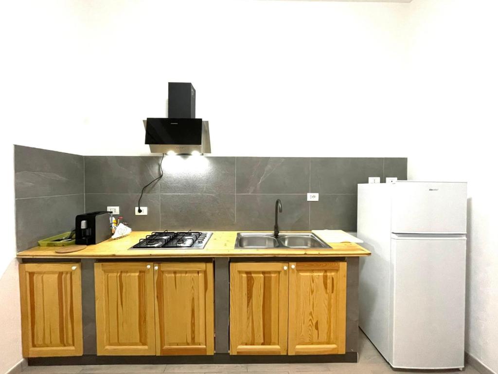 Kuchyň nebo kuchyňský kout v ubytování Bilocale Nel Centro Storico - Prossimo al Mare
