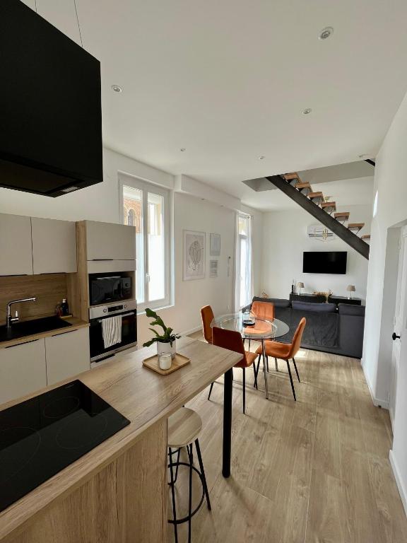 Kuchyňa alebo kuchynka v ubytovaní Appartement spacieux & lumineux