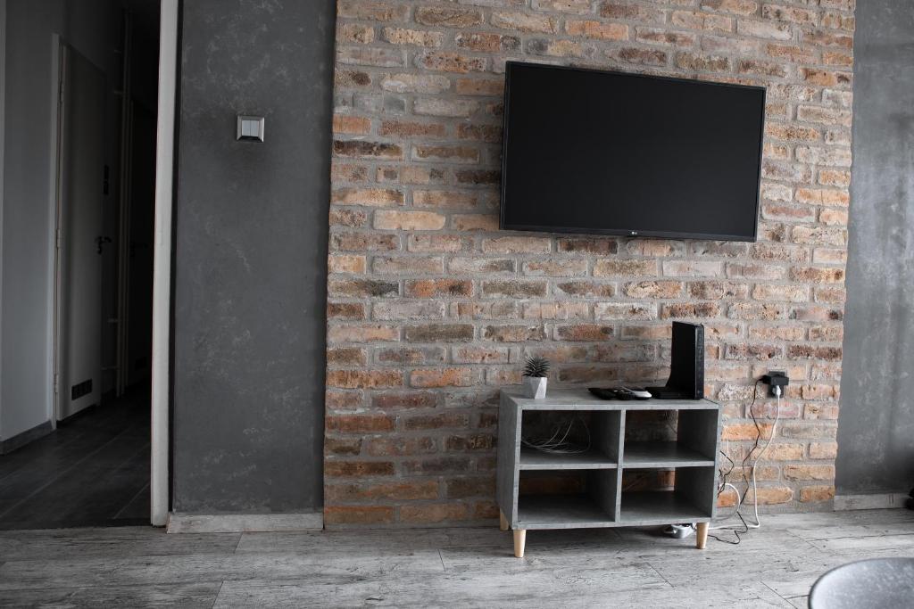 TV a/nebo společenská místnost v ubytování Városi Apartman