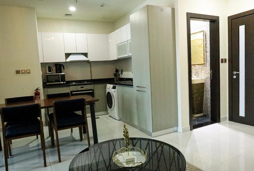 Galeriebild der Unterkunft Luxury 1 bedroom apartment in Miraclz tower by Danube Properties in Dubai