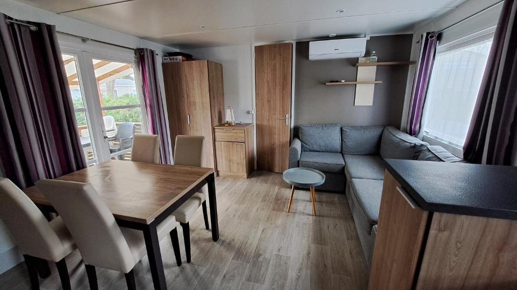 Posedenie v ubytovaní Mobile Home Climatisé 3 chambres à Narbonne Plage