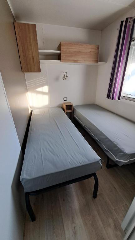 Posteľ alebo postele v izbe v ubytovaní Mobile Home Climatisé 3 chambres à Narbonne Plage