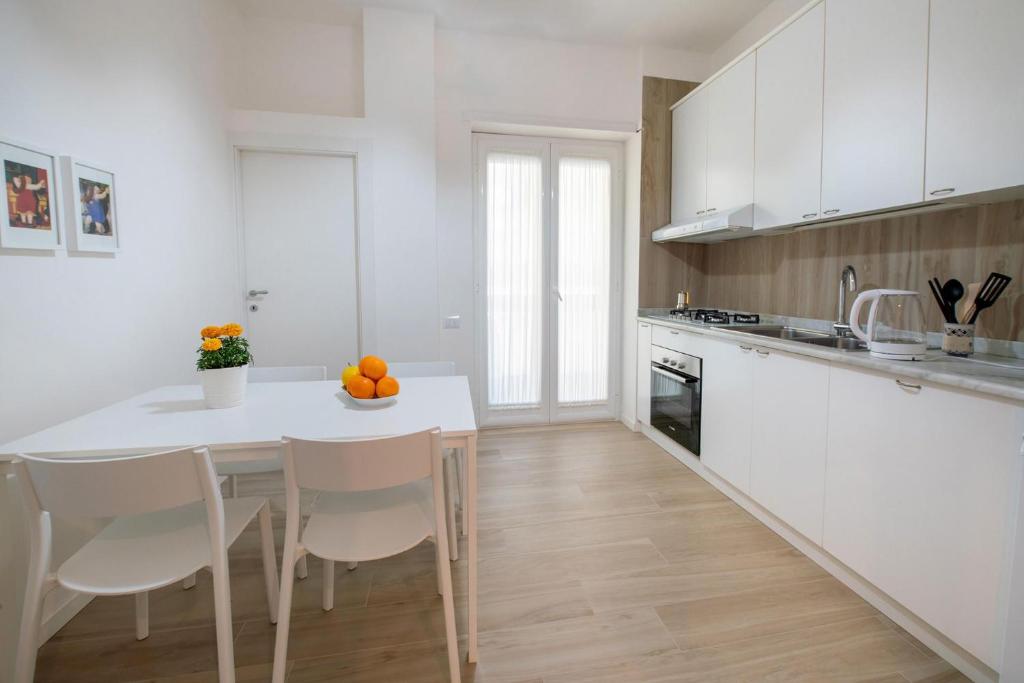 A kitchen or kitchenette at Apartment Bud