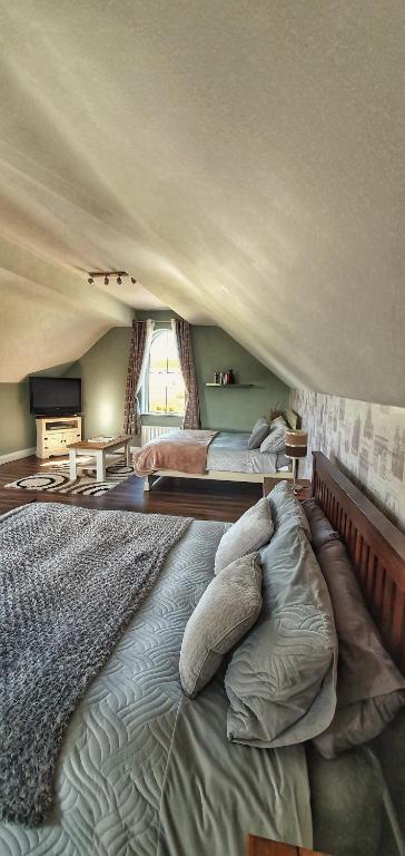 Postel nebo postele na pokoji v ubytování Tully View House