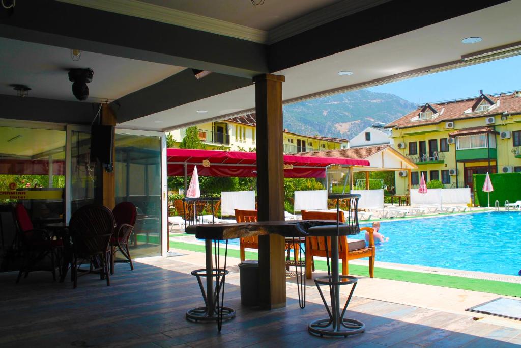 Bazén v ubytování Carmina Hotel nebo v jeho okolí