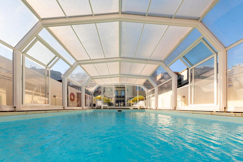 731 Costa Cabral Metro Residence