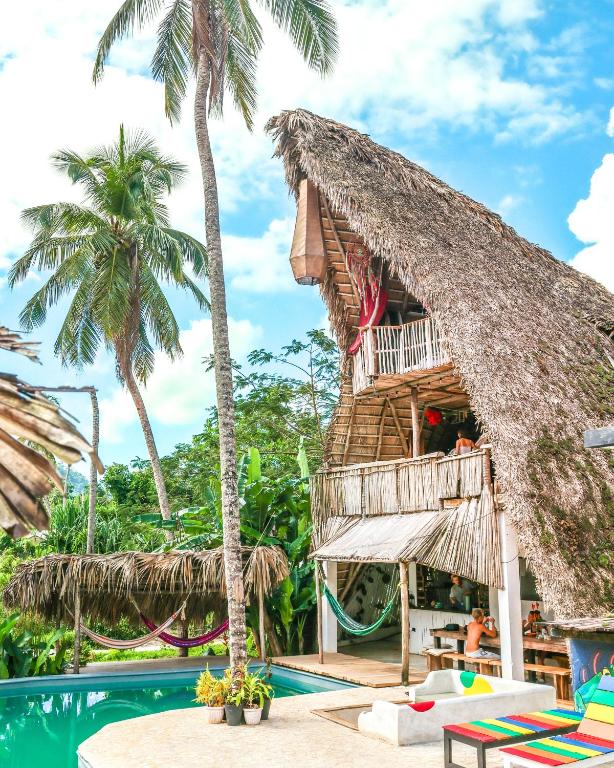 Bazén v ubytování Ganesh Hostel & Shivas Bungalows nebo v jeho okolí