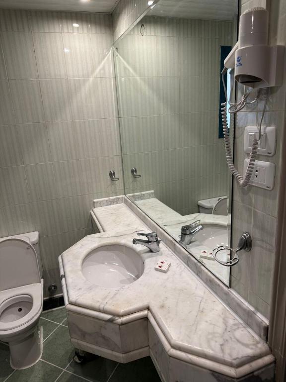 Koupelna v ubytování Gawharet Al Ahram Hotel