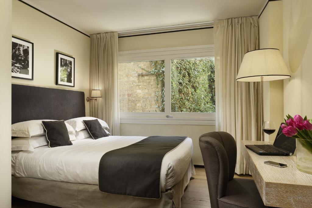 Postel nebo postele na pokoji v ubytování Ponte Vecchio Suites & Spa