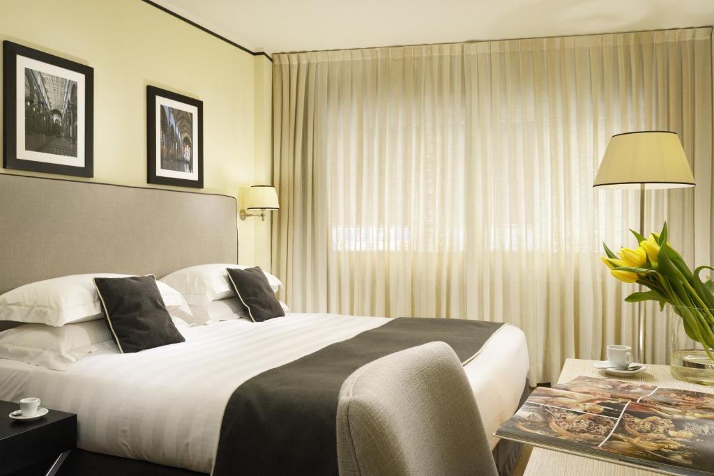 Postel nebo postele na pokoji v ubytování Ponte Vecchio Suites & Spa