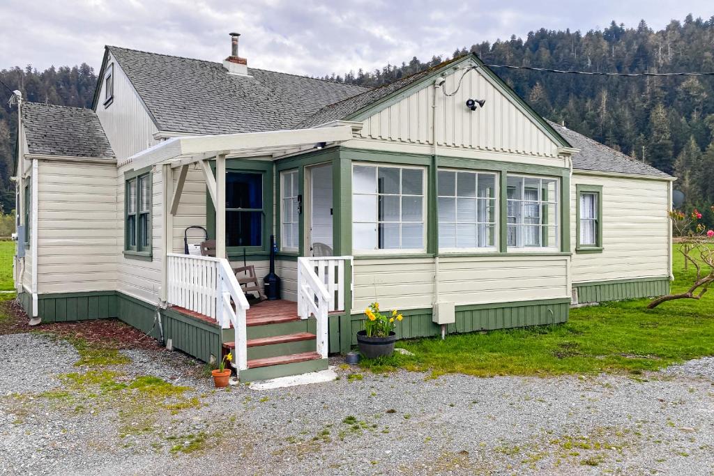 Redwood Farmhouse in the Orick Valley, Orick (updated prices 2024)