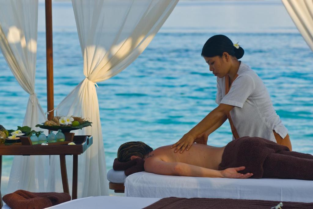 Hosté ubytování Coco Palm Dhuni Kolhu - 20 percent off roundtrip Seaplane for stays from 1 May to 30 September 2025