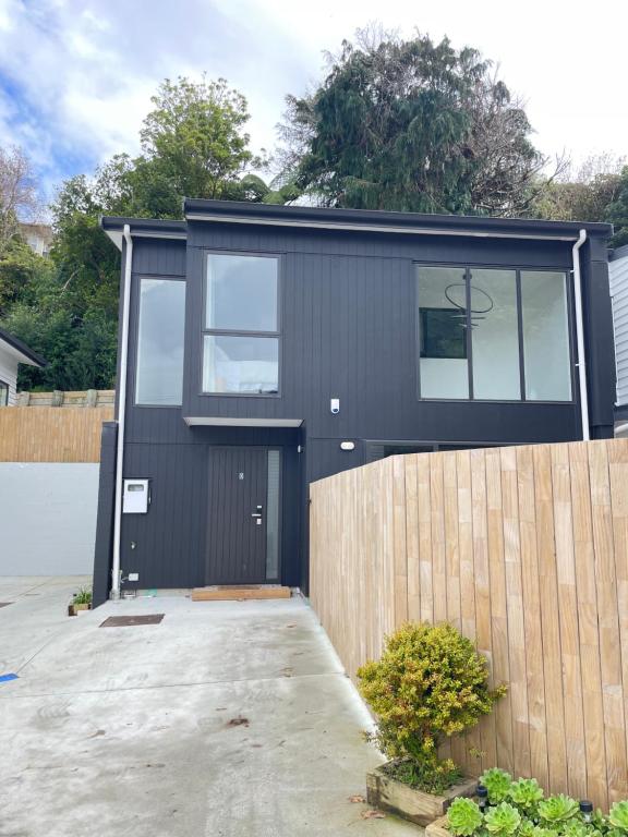 NO PARTY ALLOWED, Entire Brand New 3 bedroom townhouse, free unlimited fibre wifi and free parking - Resim 3