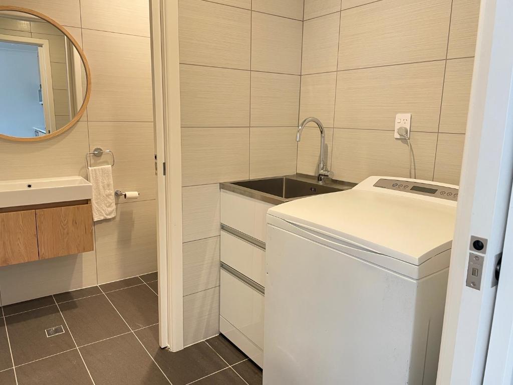 NO PARTY ALLOWED, Entire Brand New 3 bedroom townhouse, free unlimited fibre wifi and free parking - Resim 22