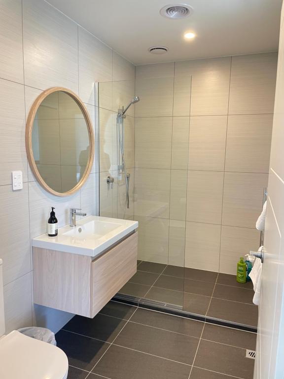 NO PARTY ALLOWED, Entire Brand New 3 bedroom townhouse, free unlimited fibre wifi and free parking - Resim 20