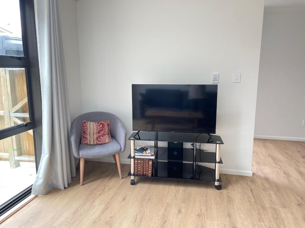 NO PARTY ALLOWED, Entire Brand New 3 bedroom townhouse, free unlimited fibre wifi and free parking - Resim 19