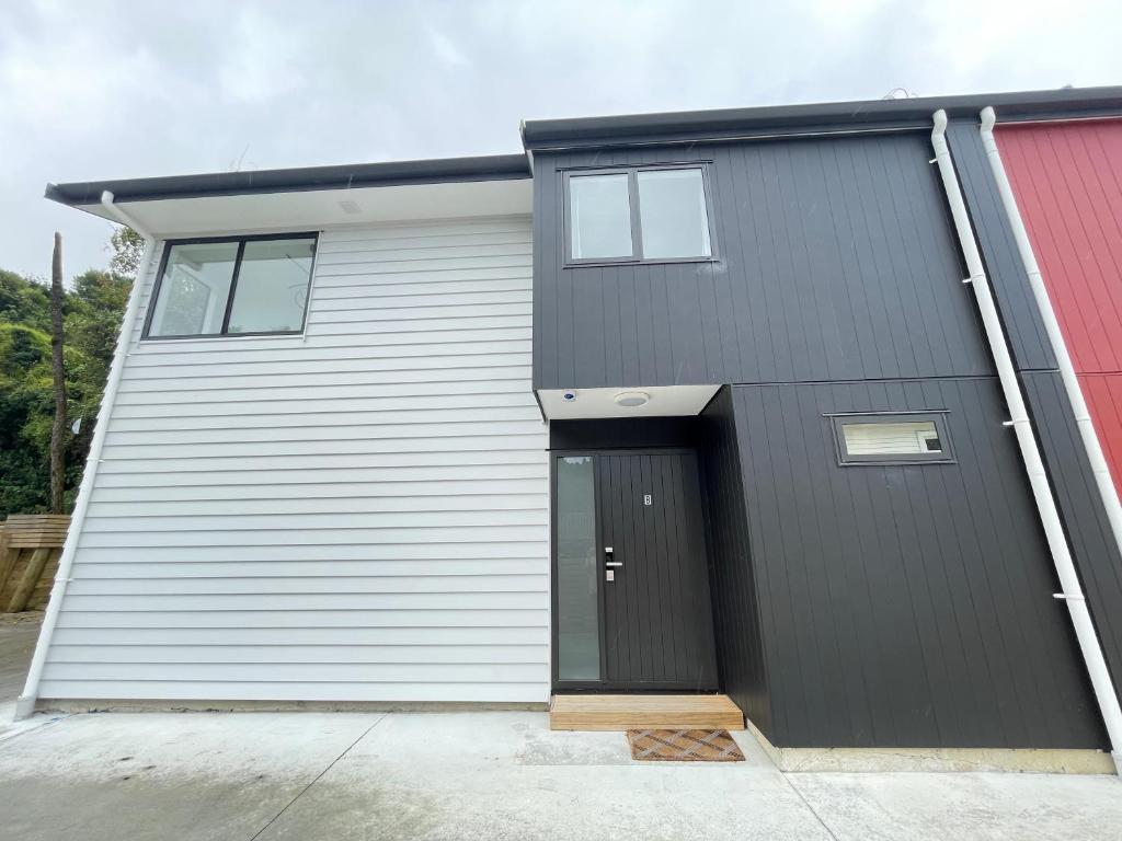 NO PARTY ALLOWED, Entire Brand New 3 bedroom townhouse, free unlimited fibre wifi and free parking - Resim 18