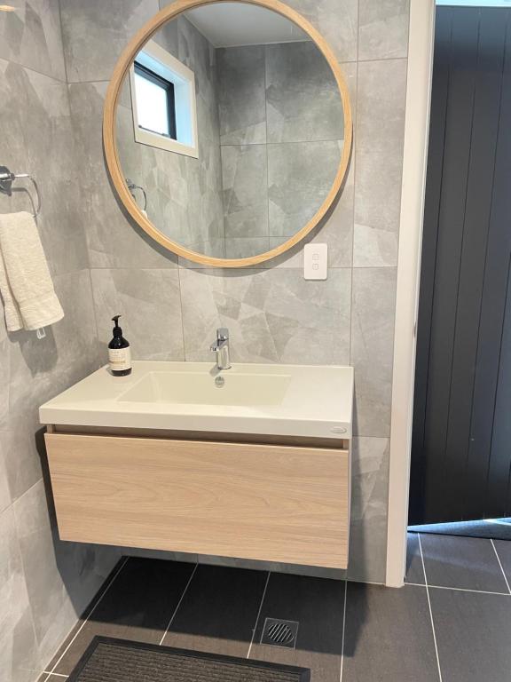 NO PARTY ALLOWED, Entire Brand New 3 bedroom townhouse, free unlimited fibre wifi and free parking - Resim 16