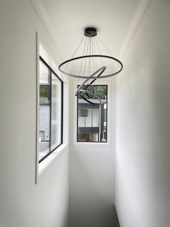 NO PARTY ALLOWED, Entire Brand New 3 bedroom townhouse, free unlimited fibre wifi and free parking - Resim 12