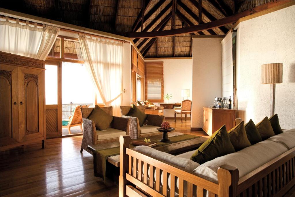 Posezení v ubytování Coco Palm Dhuni Kolhu - 20 percent off roundtrip Seaplane for stays from 1 May to 30 September 2025