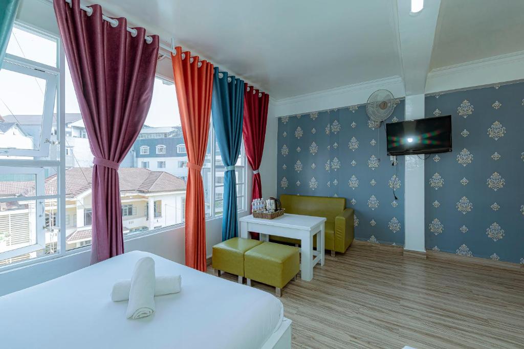 TV a/nebo společenská místnost v ubytování Ken's Backpackers Hotel