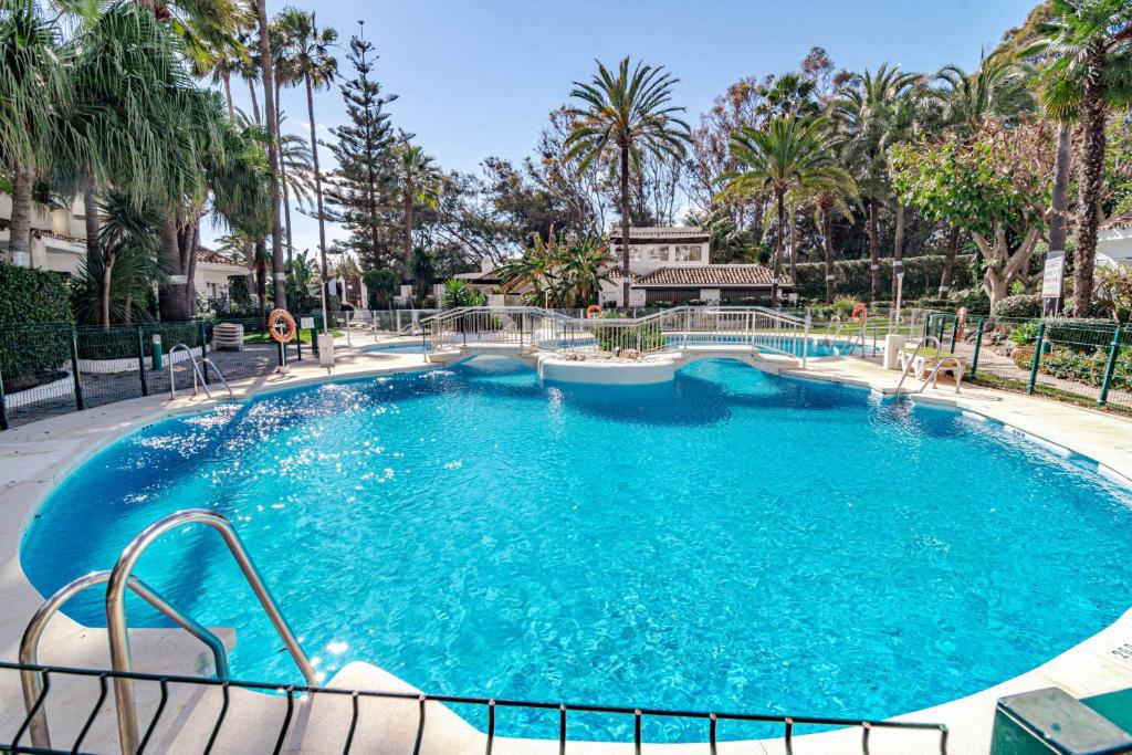 Bazén v ubytování GBH - Casa Golden beach by Roomservices nebo v jeho okolí